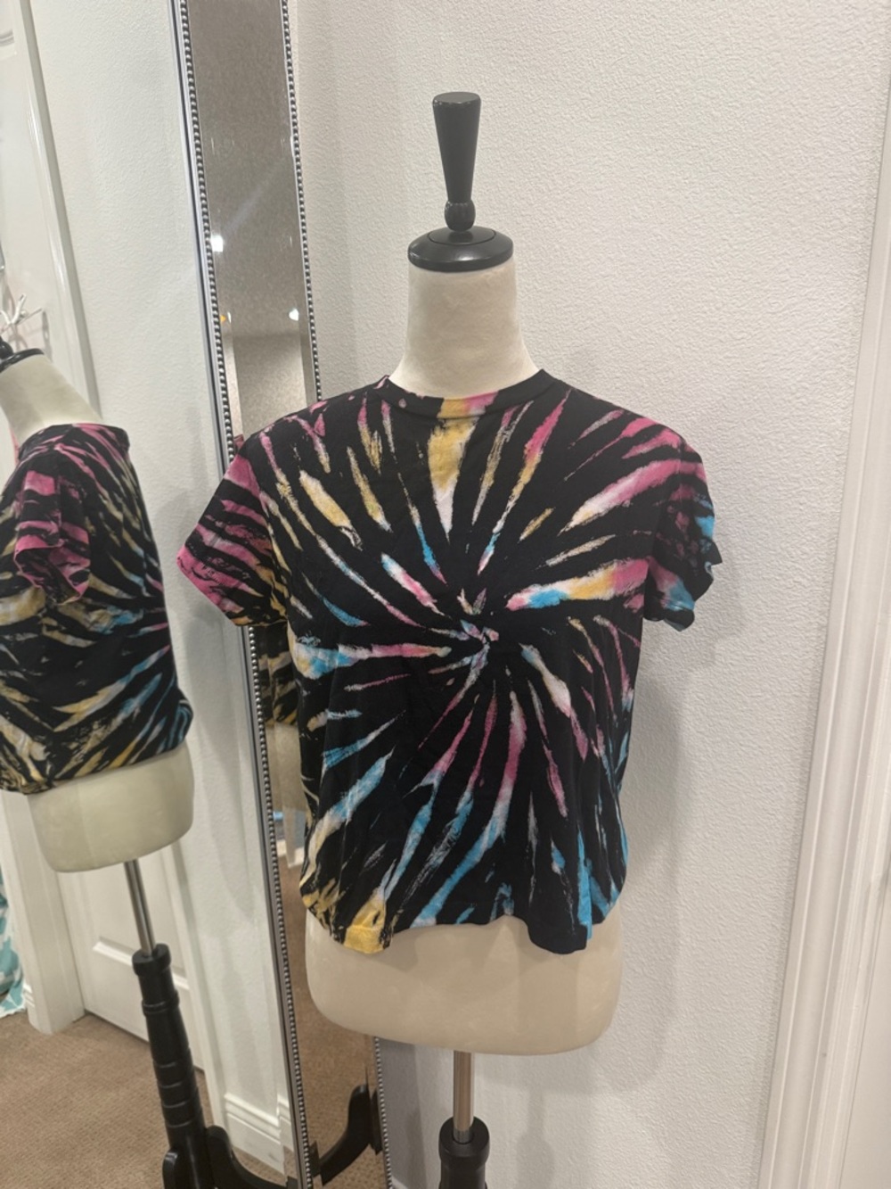 Daydreamer Black Tie-Dye Spiral Crop Tee with Pink, Blue & Yellow